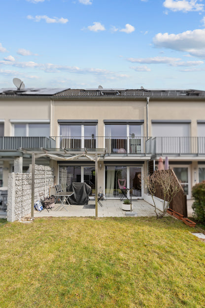 Modernes Reihenmittelhaus mit Garten in Stuttgart-Stammheim