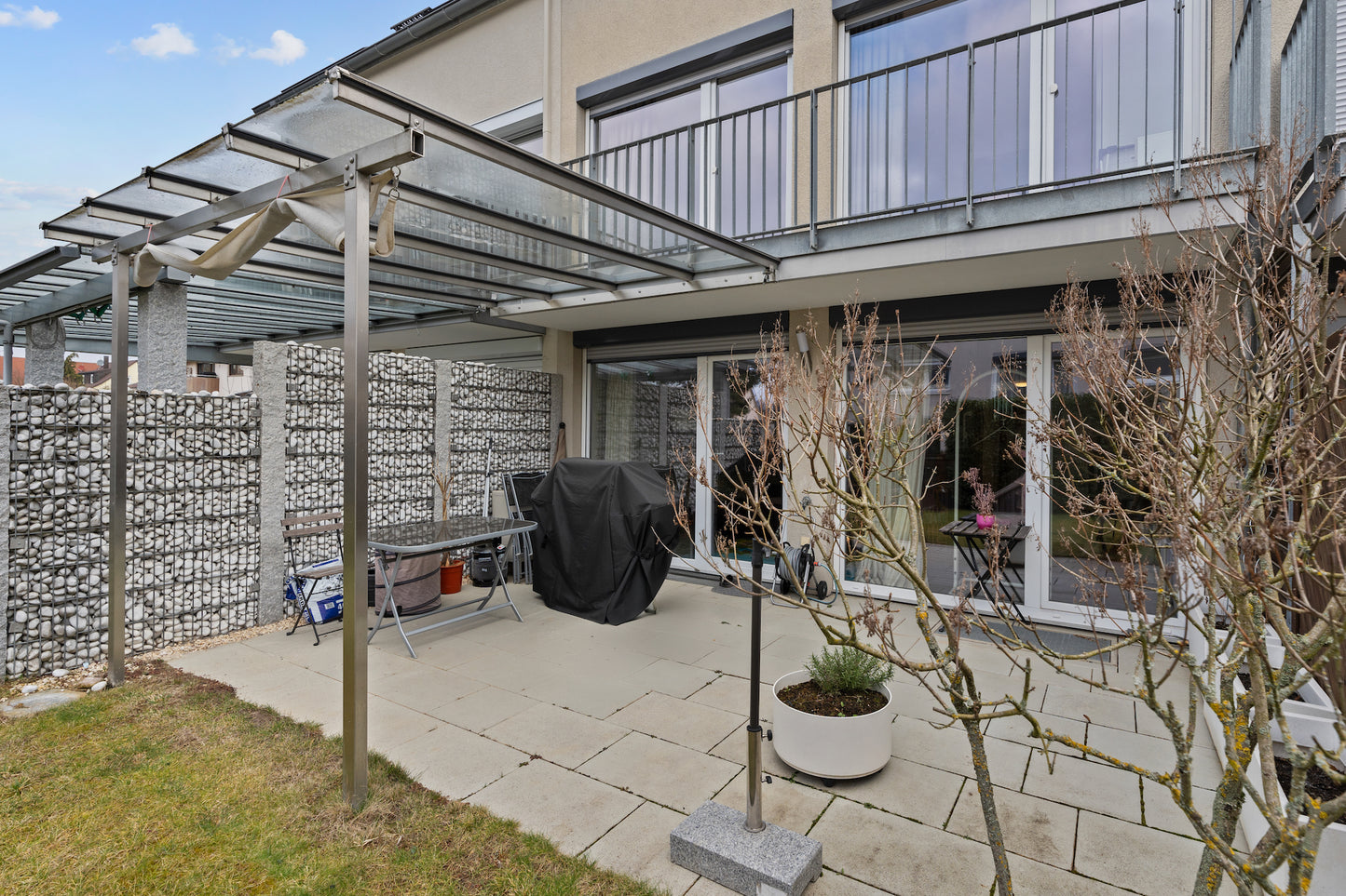 Modern terraced house with garden in Stuttgart-Stammheim