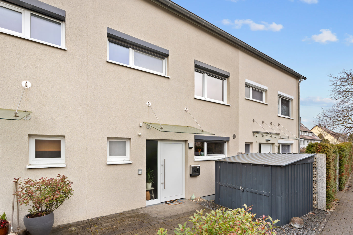 Modernes Reihenmittelhaus mit Garten in Stuttgart-Stammheim